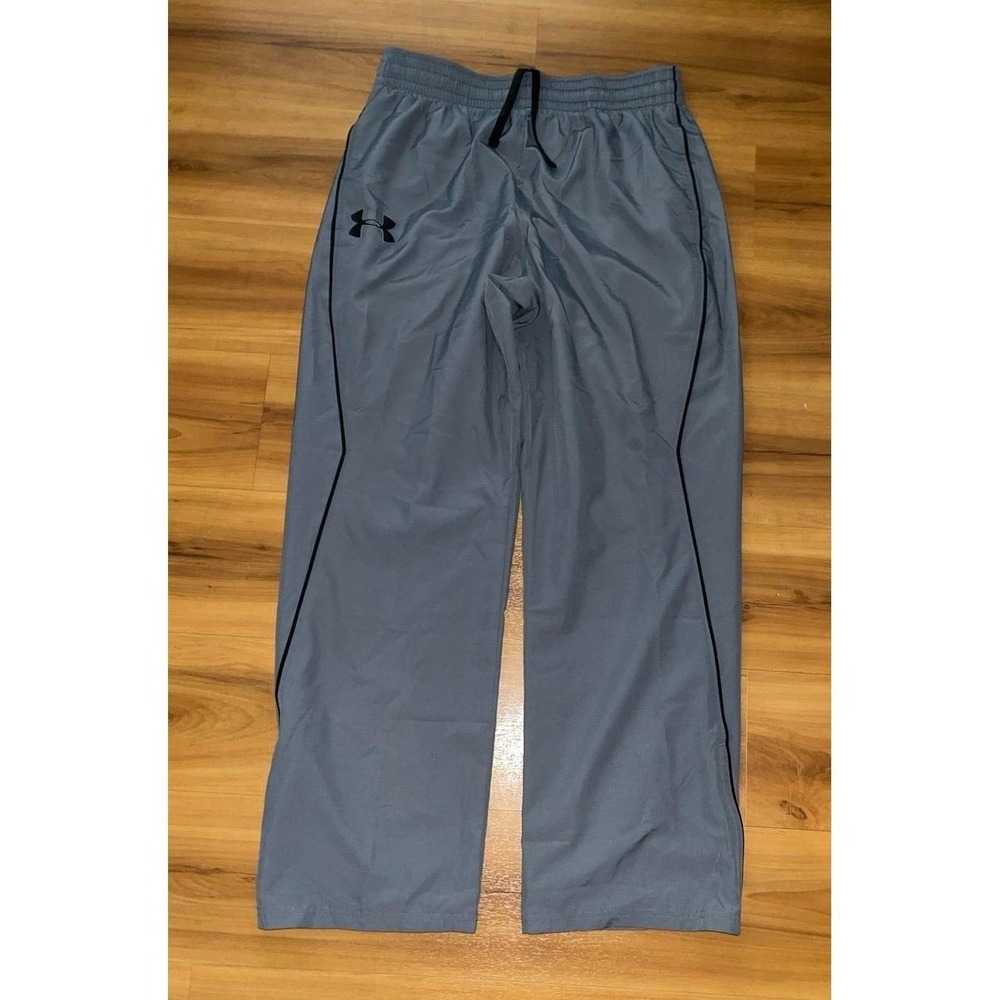Mens NWOT Under Armour  Loose Fit Athletic Performance Pants